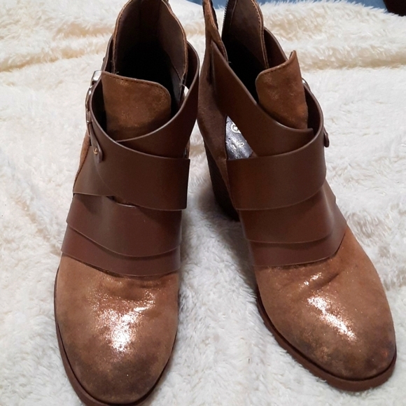 ISOLA Ankle Boot - Picture 1 of 8